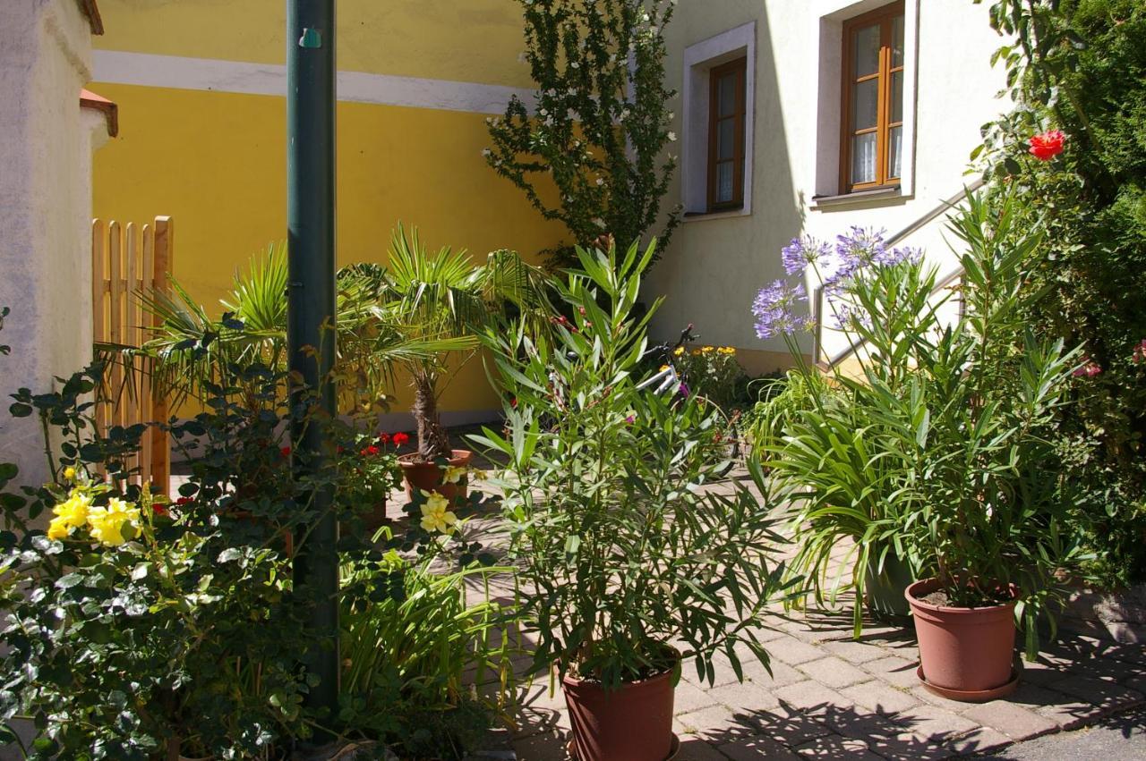 Ferienwohnung Zum Kapuziner Poysdorf Extérieur photo